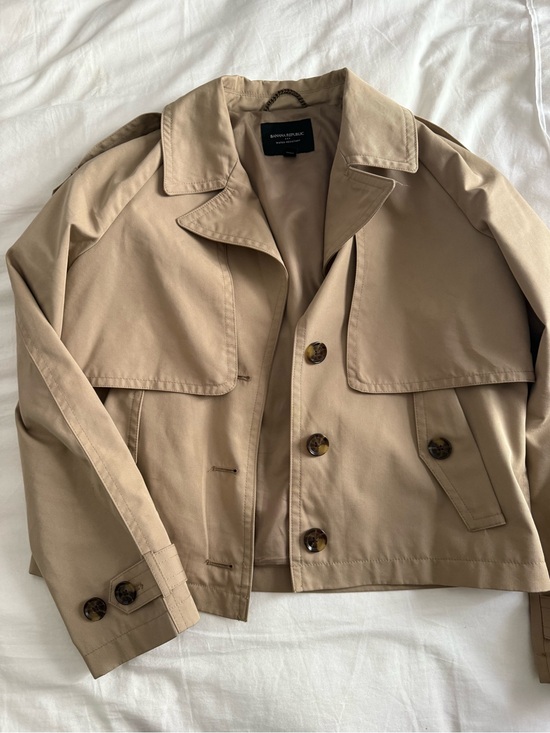 Banana Republic Jackets & Blazers - Banana Republic Tan Cropped Trench Jacket